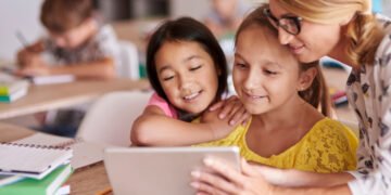 Phone-Free Schools: The Policy That’s Dividing Educators & Parents